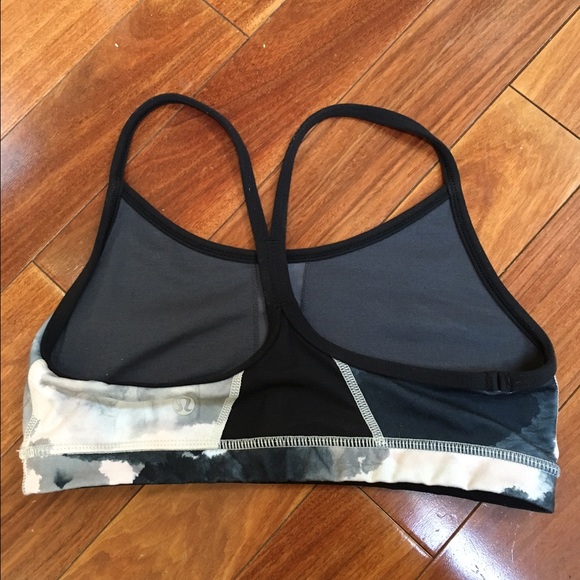 Lululemon flow y bra size 4 - Picture 2 of 4