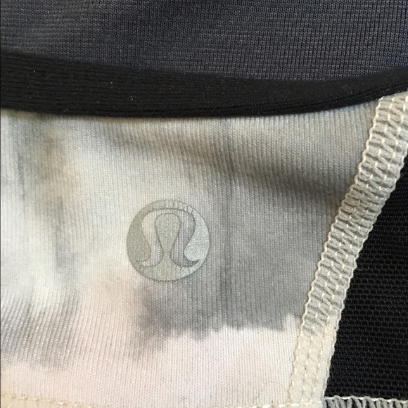Lululemon flow y bra size 4 - Picture 3 of 4