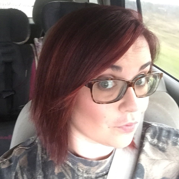 Meet your Posher, Nicole - Picture 1 of 1