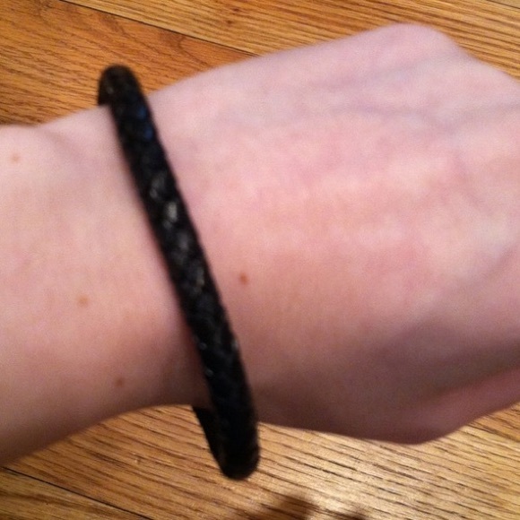 NWOT 8" Braided Black Leather Bracelet - Picture 2 of 4