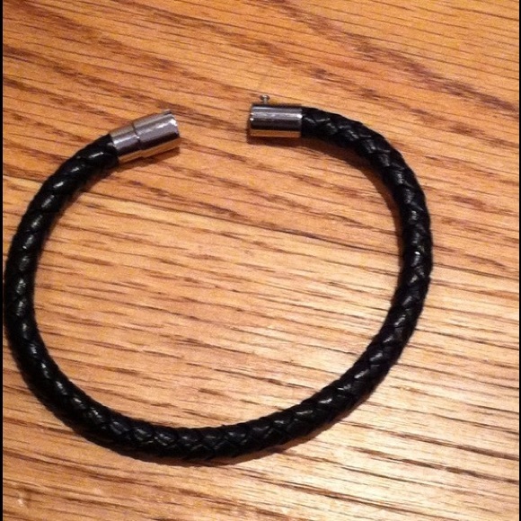 NWOT 8" Braided Black Leather Bracelet - Picture 3 of 4