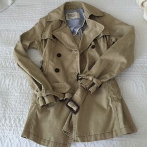 AMERICAN EAGLE TAN TRENCH COAT !!