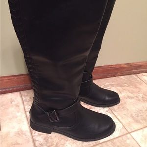 BRAND NEW!!! Classic Justfab tall black boots!!