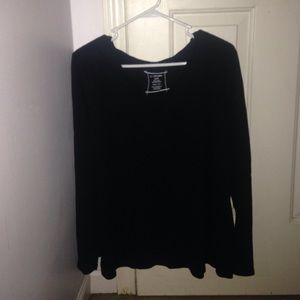 Black long sleeve v-neck