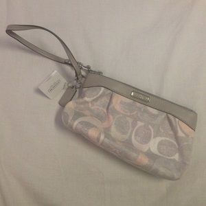 Coach Signature Op Linen Pleated Medium Wristlet!