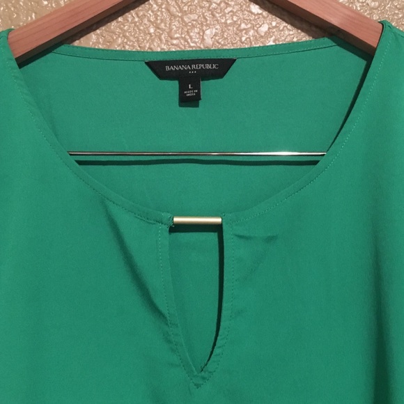 NWOT! Flowy green banana republic shirt - Picture 2 of 2