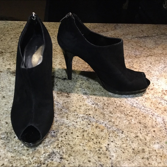 Nine West Shoes - Nine West NWOT 8.5 peep toe booties 4" zipper heel