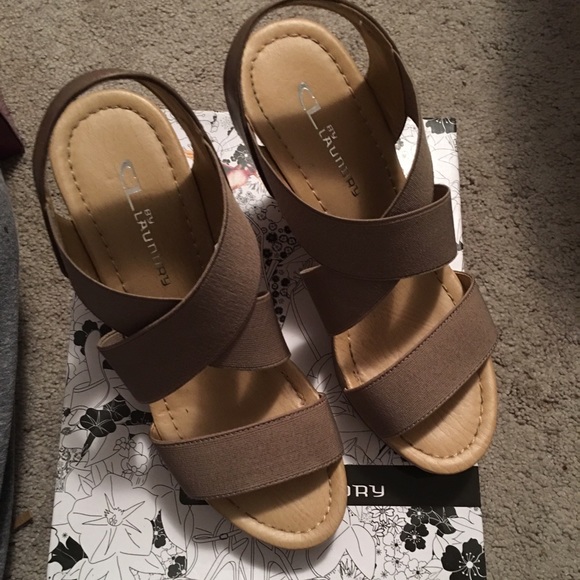 Tan wedges - Picture 2 of 4