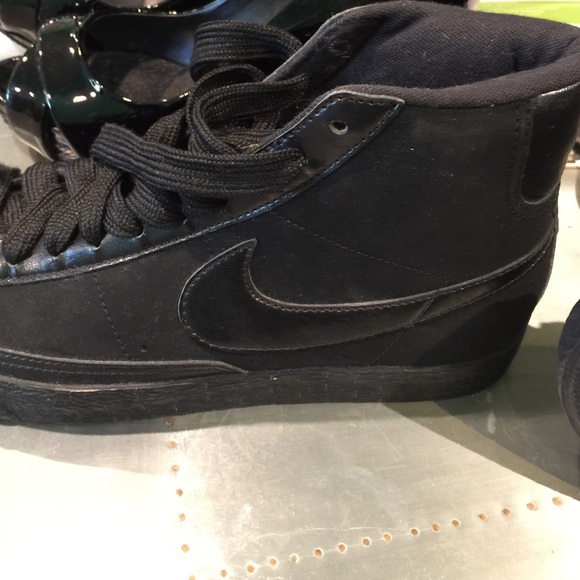 Nike high top black sneaker