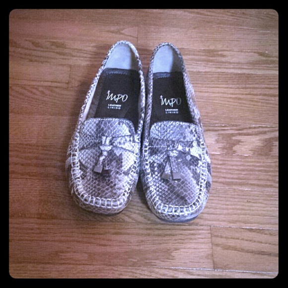 impo Shoes - 💋Cute snake skin flats