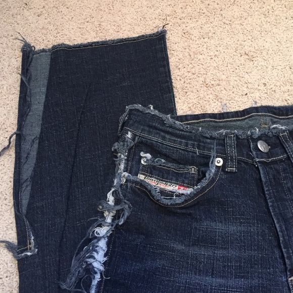 Diesel jeans with frayed edges and leg slit. - Picture 2 of 3