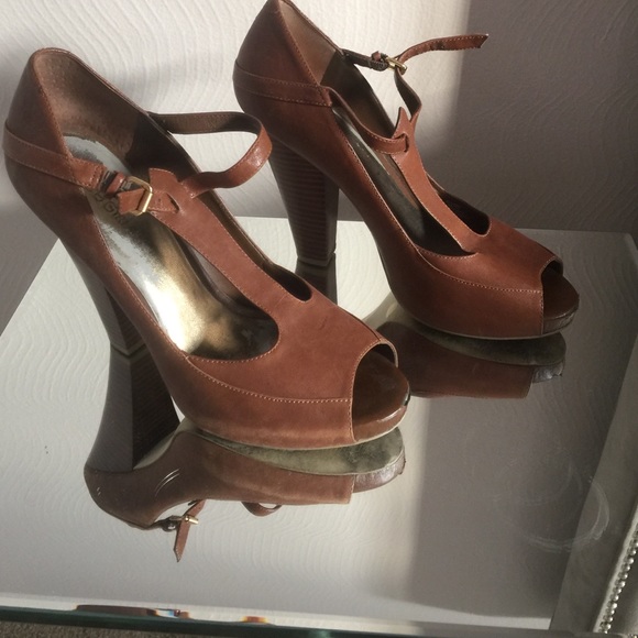 Brown bcbg heels