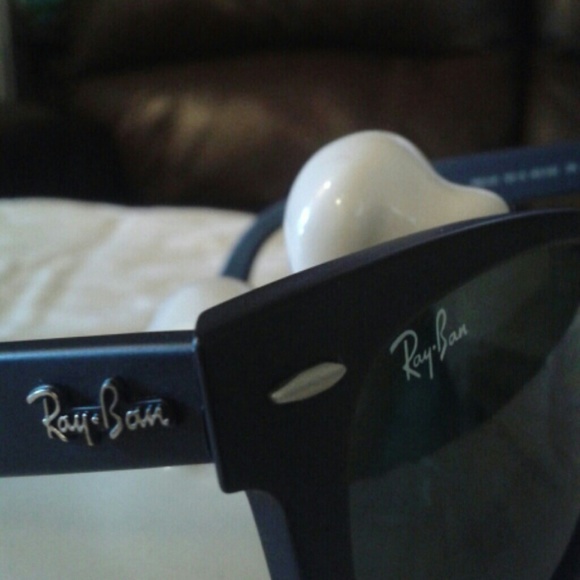 Ray Ban sun glasses - Picture 2 of 4