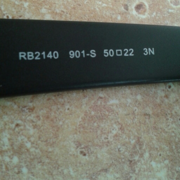 Ray Ban sun glasses - Picture 3 of 4