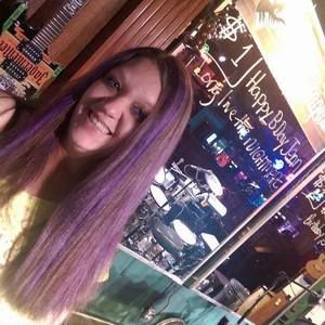 Meet your Posher, Jenn