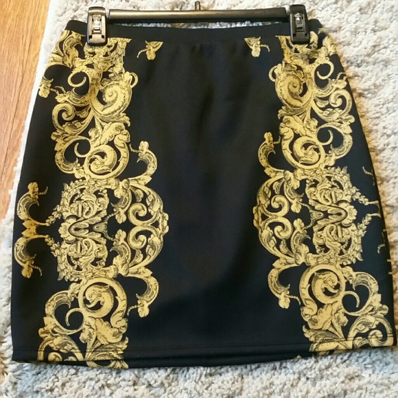 Forever 21 Dresses & Skirts - Black and gold Victorian print skirt.