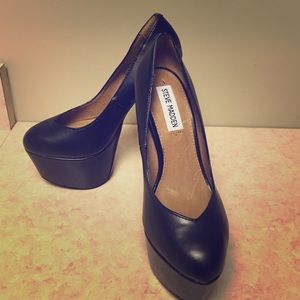 Steve Madden platform pumps