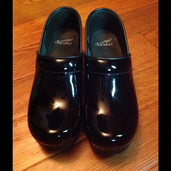 🔷Dansko Size 38N black patent leather clogs NEW