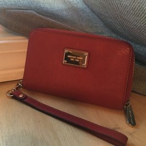 Micheal Kors Wristlet