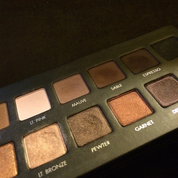 How to spot a fake palette - Picture 2 of 4