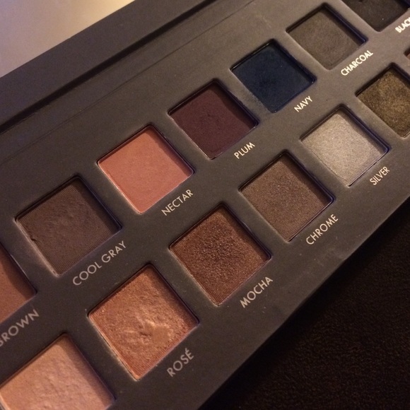 How to spot a fake palette - Picture 3 of 4