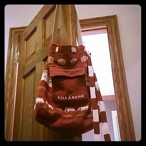 PRICE DROP Knitted Billabong crossbody bucket bag