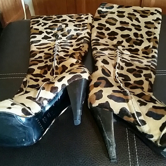 Leopard boots - Picture 2 of 2