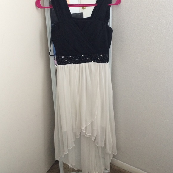 Formal dress. Perfect for school dances.