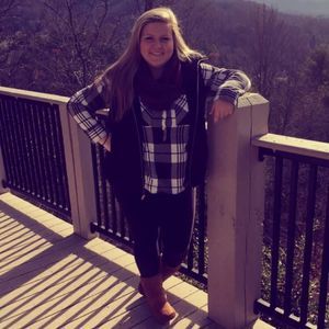 Meet your Posher, Candis