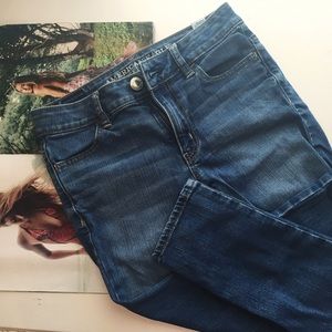 American Eagle High-waisted Jeans