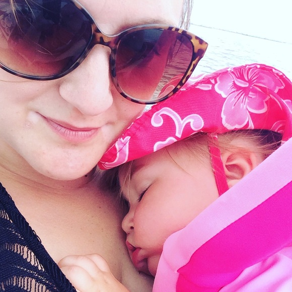 Meet your Posher, Caitlin - Picture 3 of 4