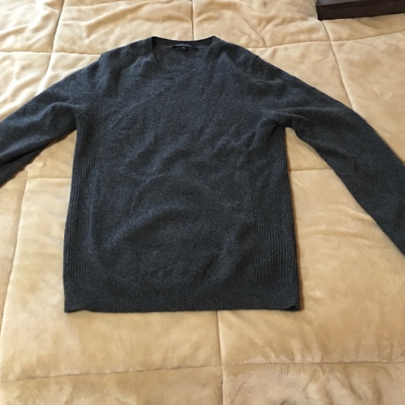 Marc Anthony v neck cashmere sweater