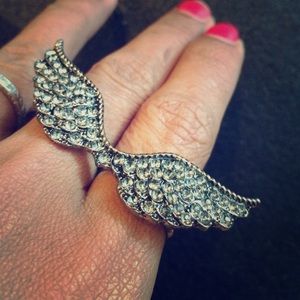 Wings ring