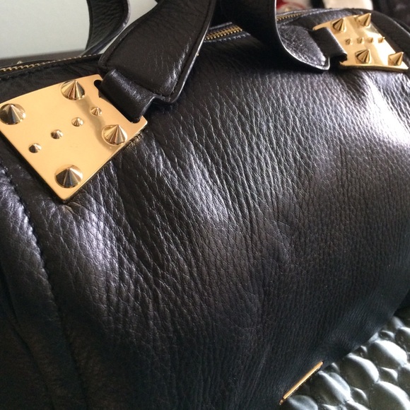 Vince Camuto : 100% genuine leather black purse - Picture 3 of 4