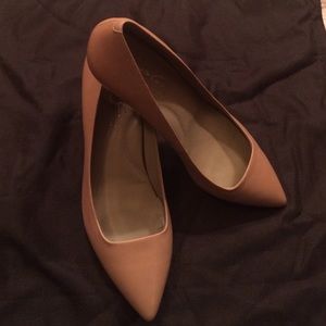 Kenneth Cole beige heels Size 7M