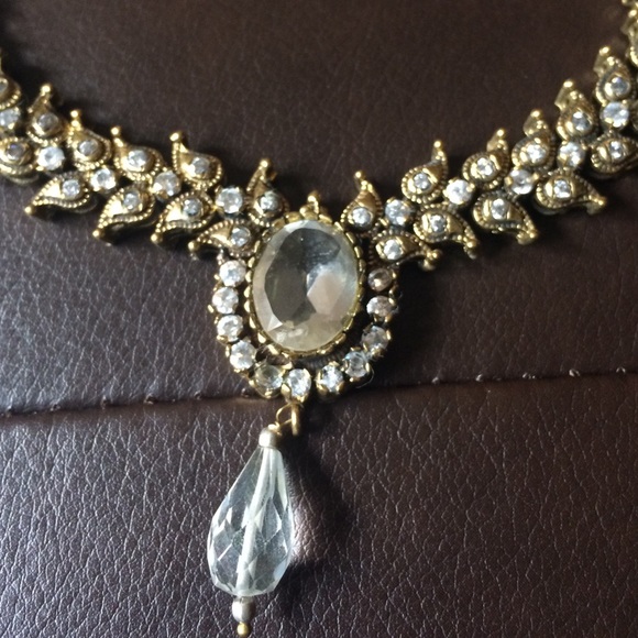 SOLD White gemstone necklace & earring set NEW - Picture 2 of 3