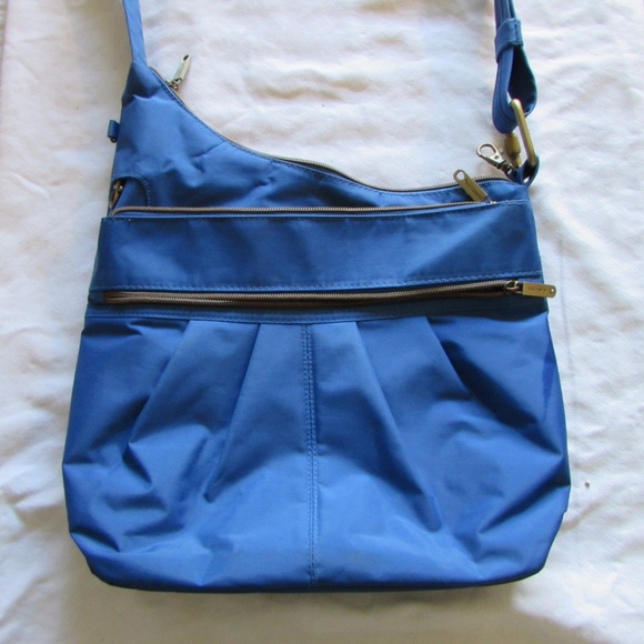 Crossbody travel on bag!