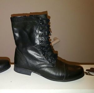 Steve Madden  Troopa boots