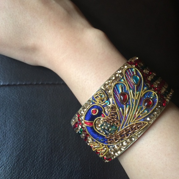 SOLD 🌟Sale🌟NEW Peacock chunky bangle bracelet - Picture 4 of 4