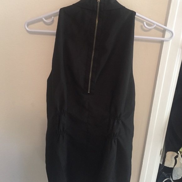 Sexy yet elegant black top - Picture 2 of 4