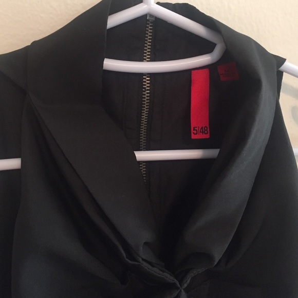 Sexy yet elegant black top - Picture 3 of 4