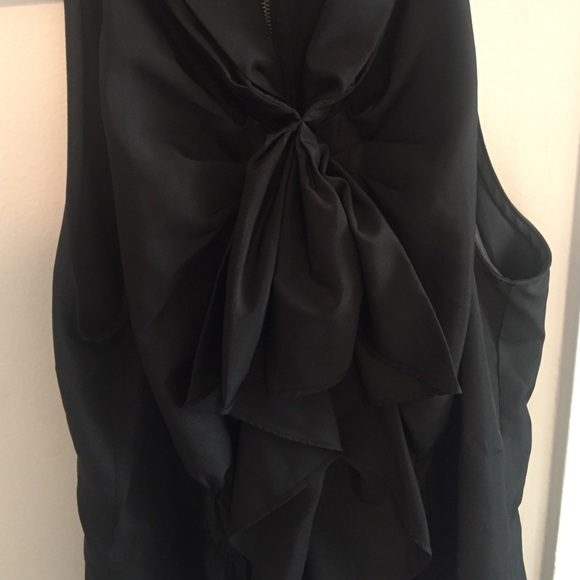 Sexy yet elegant black top - Picture 4 of 4