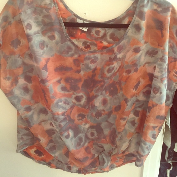 Floral crop top! - Picture 1 of 3