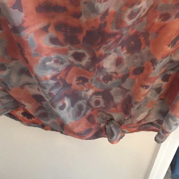 Floral crop top! - Picture 3 of 3