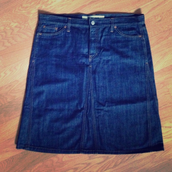 Gap Dark Wash Denim Skirt, Size 14, very cute!