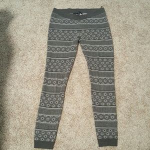 NWOT Romeo + Juliet Couture sweater leggings