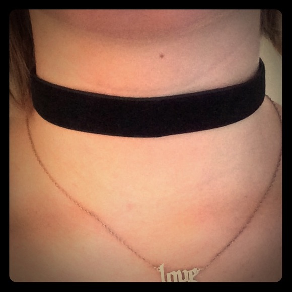 Black Velvet 90's Choker