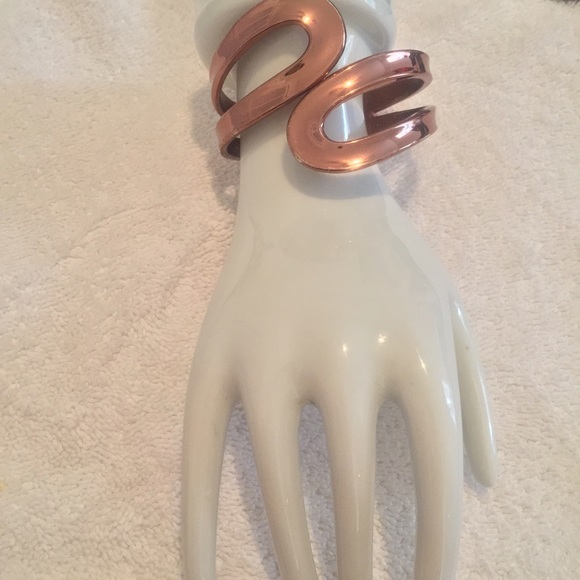 Bronze colored necklace