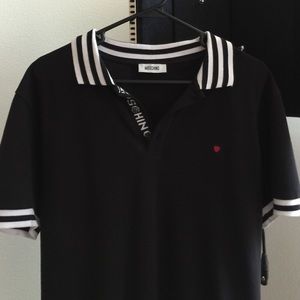 Large. Rare Moschino collar T-shirt