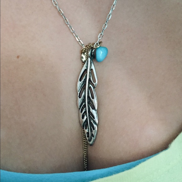 boho feather and frill necklace💖